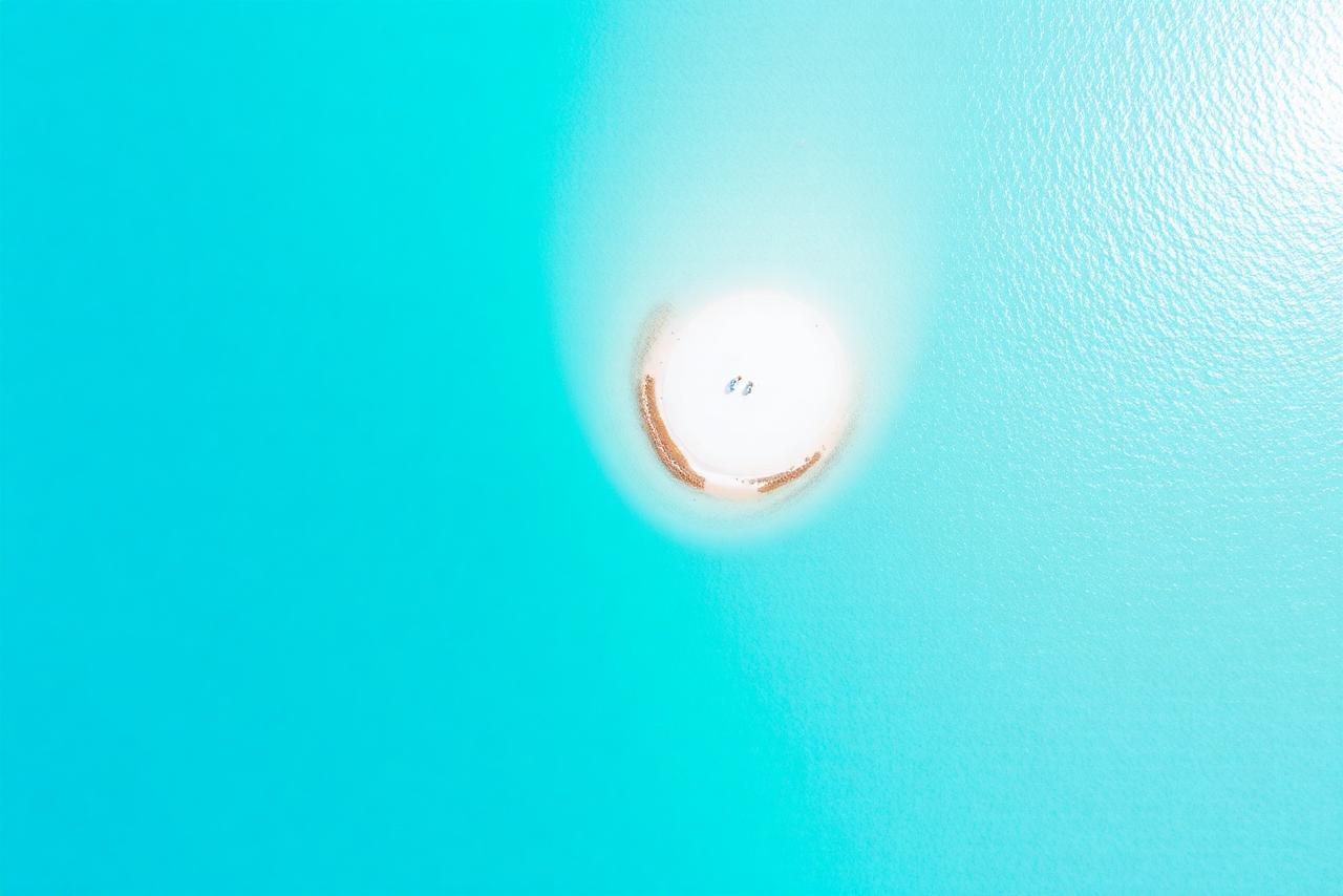 Sandbank surrounded by turquoise ocean